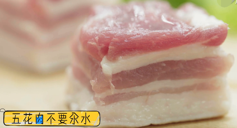 老姜  150克  酱油  200克 做法: 1,五花肉最好选择"五花三层"的好肉