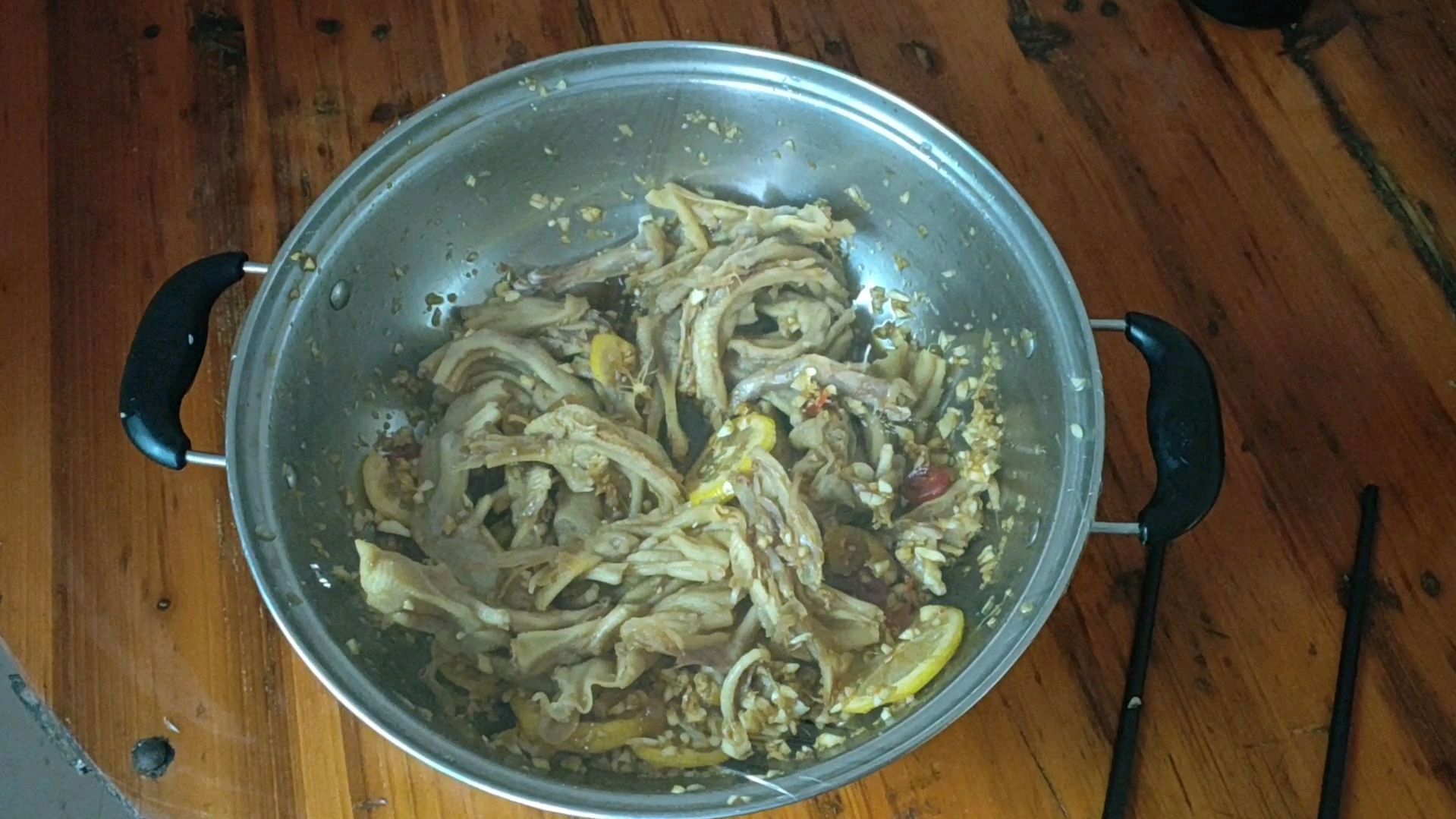 手作版无骨鸭爪,制作完成色香味俱全哦