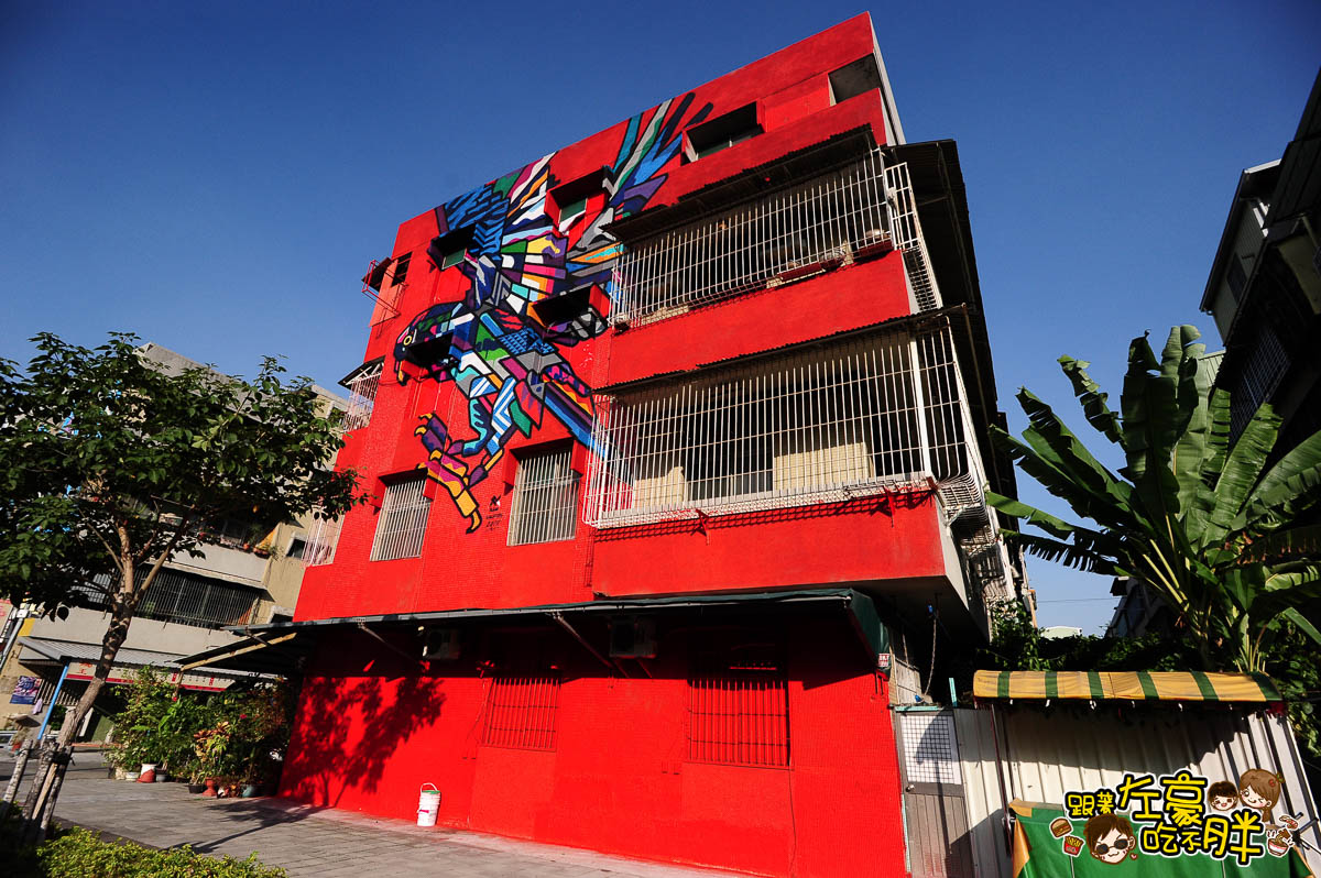 震撼:20几栋高楼整面墙绘让整个社区变成了缤纷的调色盘