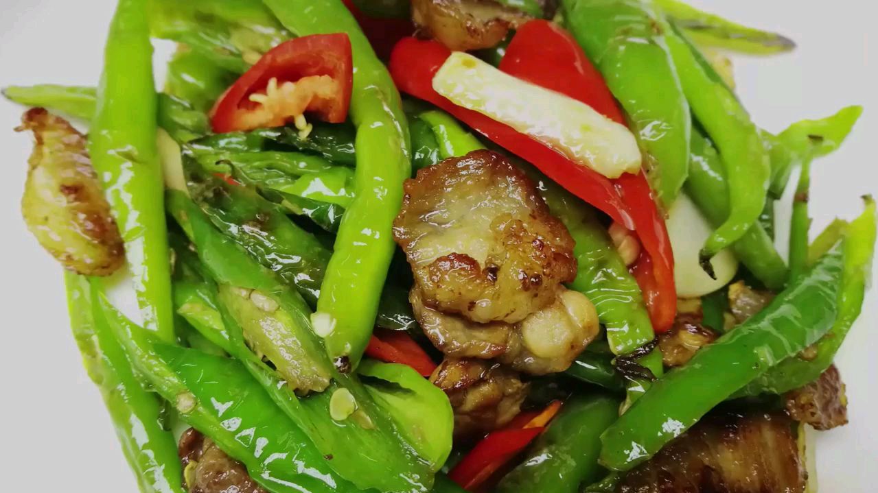 农家小炒肉怎么炒好吃,家常做法简单窍门