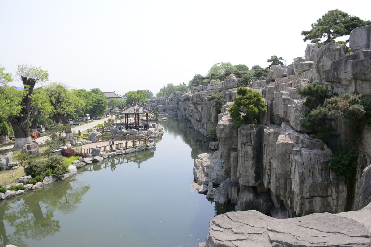 堆山叠石,让您的园林更有艺术气息