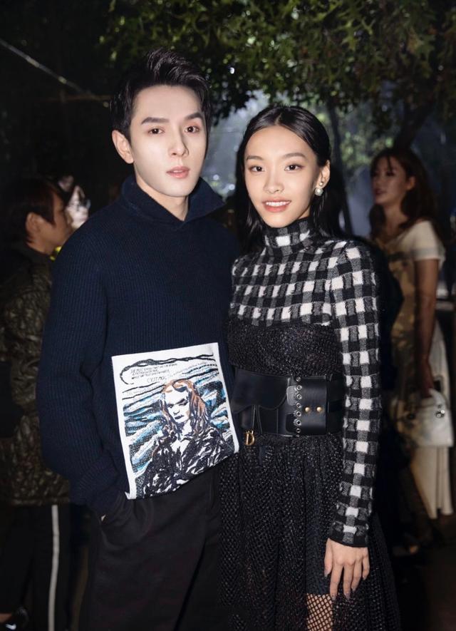 最强"带货"基因!李佳琦妹妹成《歌手》亮点,大家却看上她的鞋