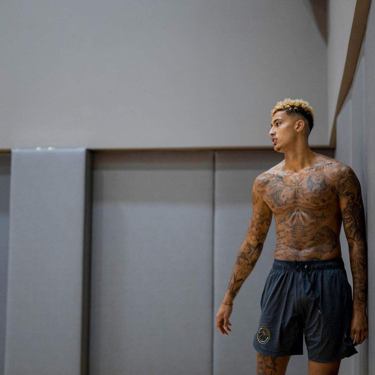 詹娜和库兹马在一起还有戏?两人被拍一起现身时装周 真的在拍拖