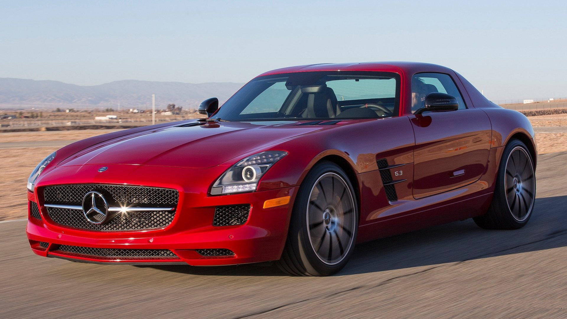 这辆敞篷车的车漆颜色,看一眼之后都会说很好看,非常让人喜欢