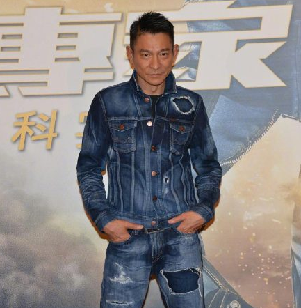 刘德华被问许志安出轨事件后,会不会去安慰郑秀文?8字表明态度