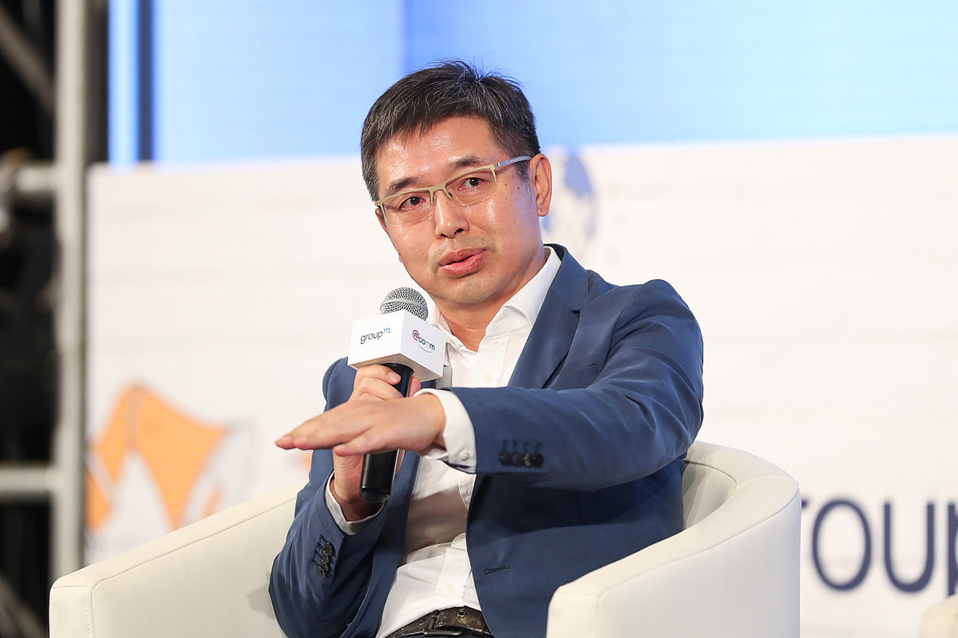 凌克作为金地集团的董事长,一直都是业界的风云人物,他的辞职无疑给