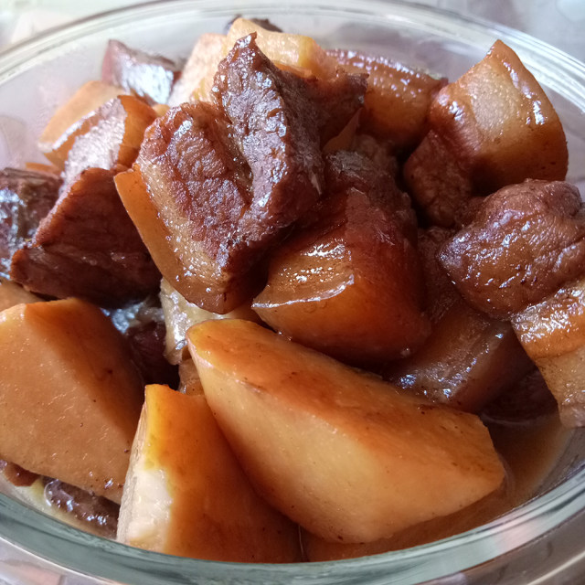 芋头红烧肉,香而不腻,芋头吸收了肉的香味,太下饭了