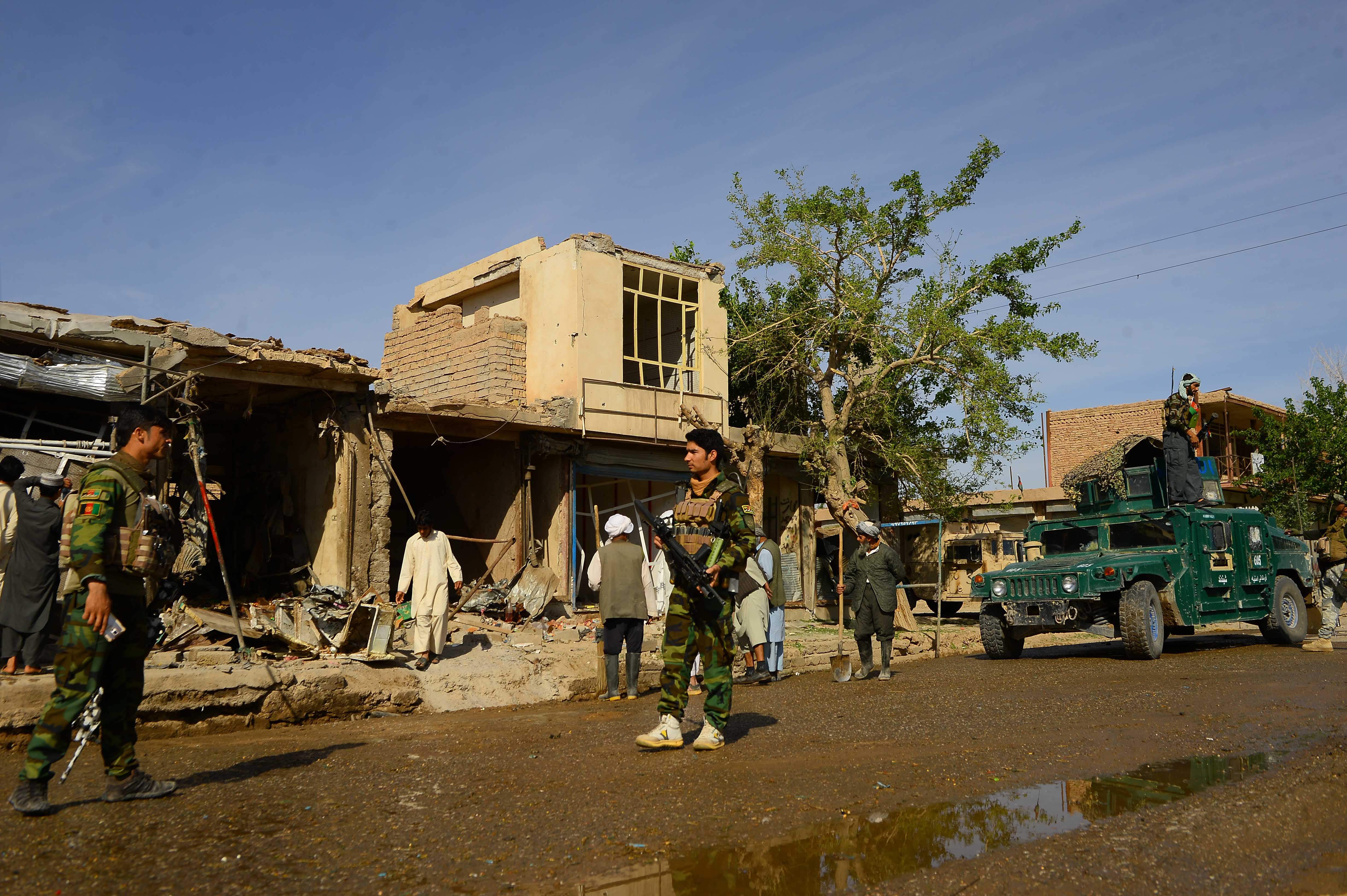 阿富汗西部爆炸袭击致29人死伤(1)