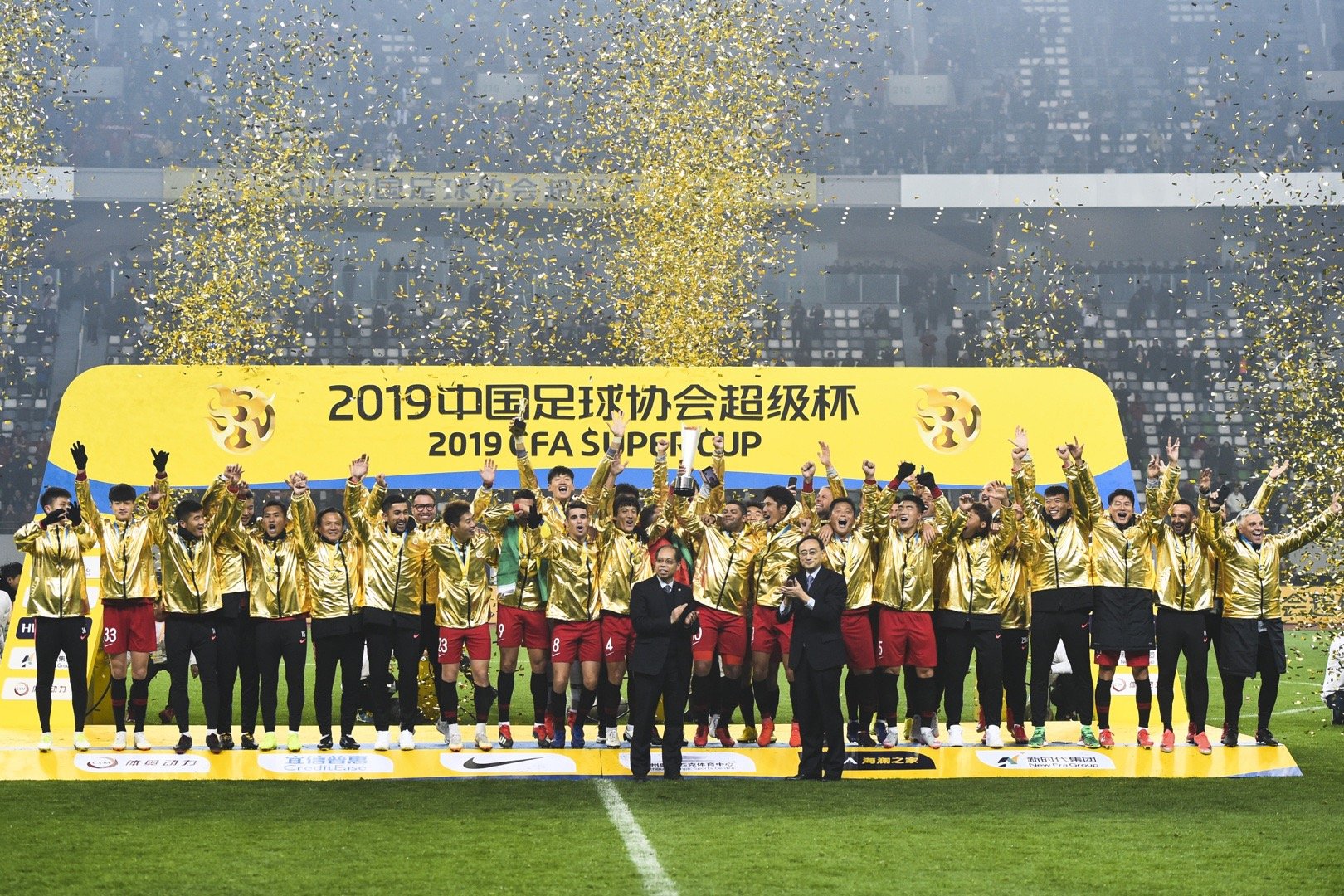 中国超级杯上港2:0国安,颜骏凌一战封神,让国安杀手们很无奈