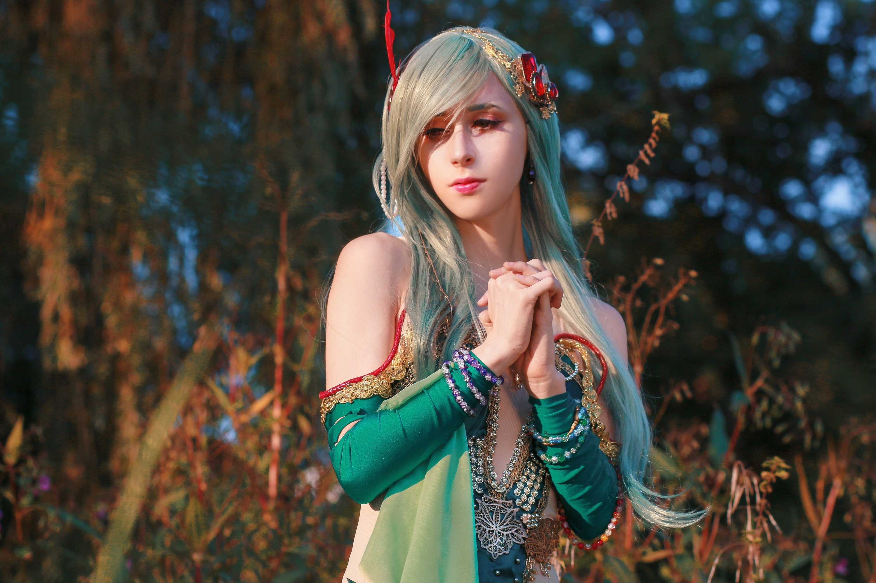 德国小姐姐cos最终幻想4莉蒂亚和罗德岛战记蒂德莉特!很有还原度