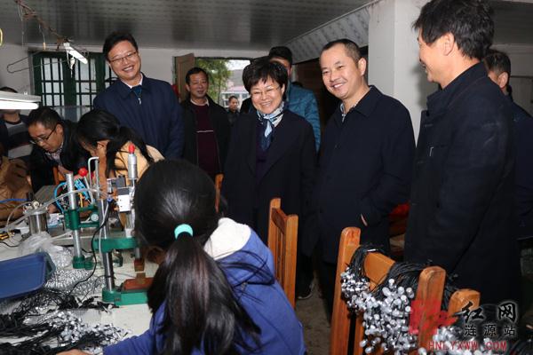 涟源:谢学龙深入基层开展脱贫攻坚大走访