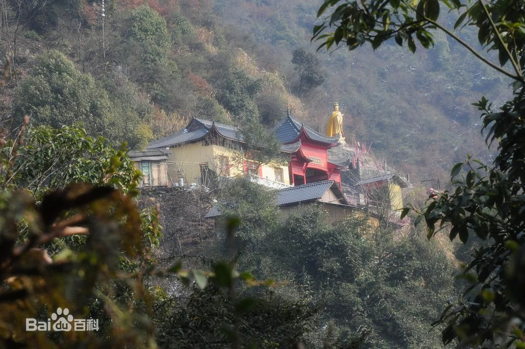 诸仙洞中的"洞宾悬剑","铁拐醉酒","洞箫横吹"等几十处景观惟妙惟肖