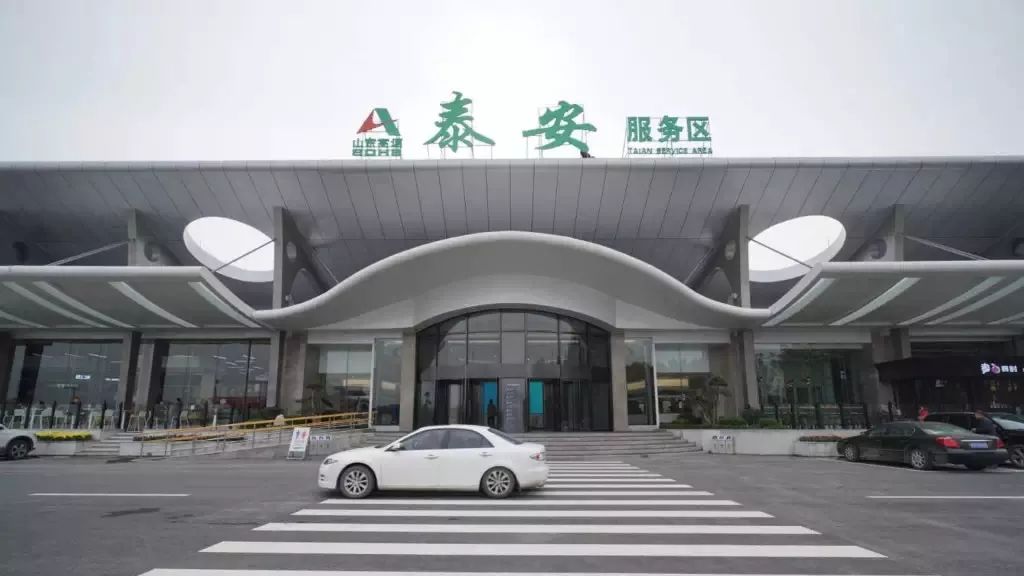 在高速服务区,真的只想吃一碗泡面?
