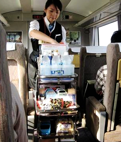 听说很多人羡慕火车的售货员?你知道他们的月薪吗?看完再羡慕吧