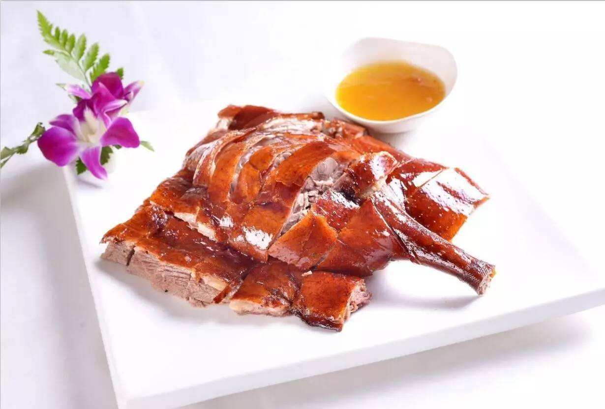 广式脆皮烧鹅,皮脆肉嫩又多汁,一味足倾城