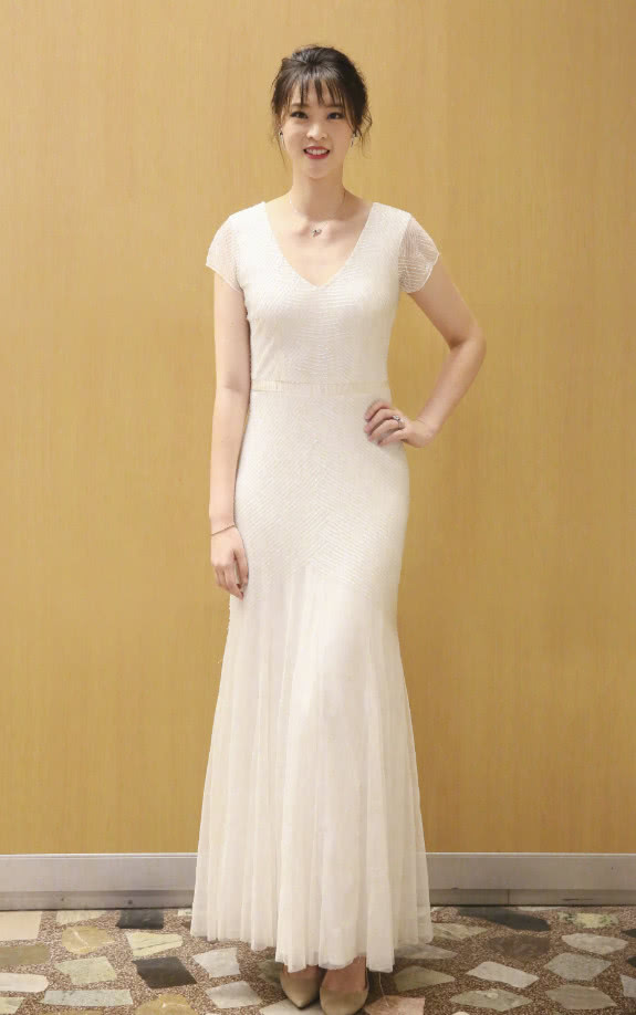 192cm的惠若琪美出新高度,高跟鞋配白纱裙,这要逼死多少小短腿