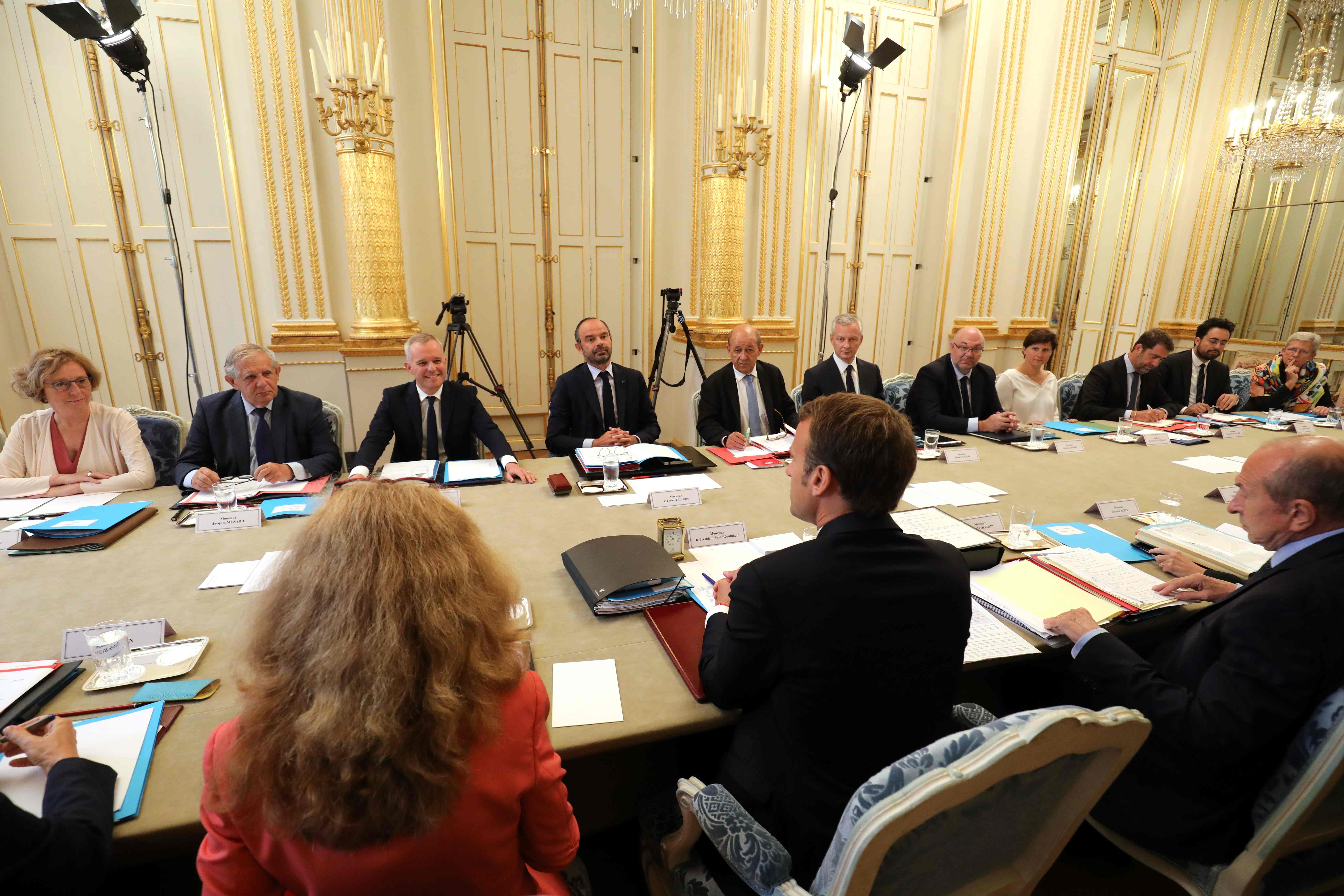 法国内阁更换两名部长(7)