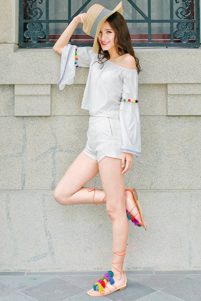 张予曦短裤短成一个三角形,还要提到裤裆这,男友不在就疯狂