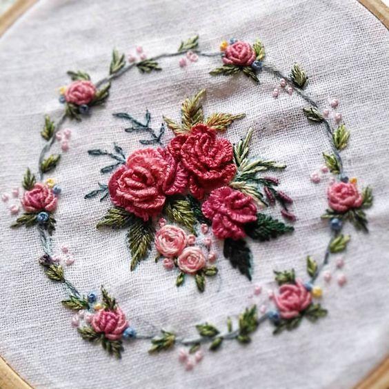 这种立体的技巧就是把绣线绕在绣花针上达到立体的效果