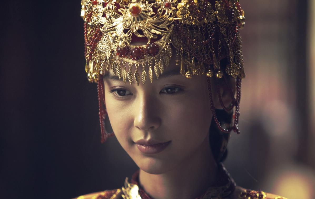 angelababy在电影《太极》中复古造型曝光,宛若美丽宫廷洋女