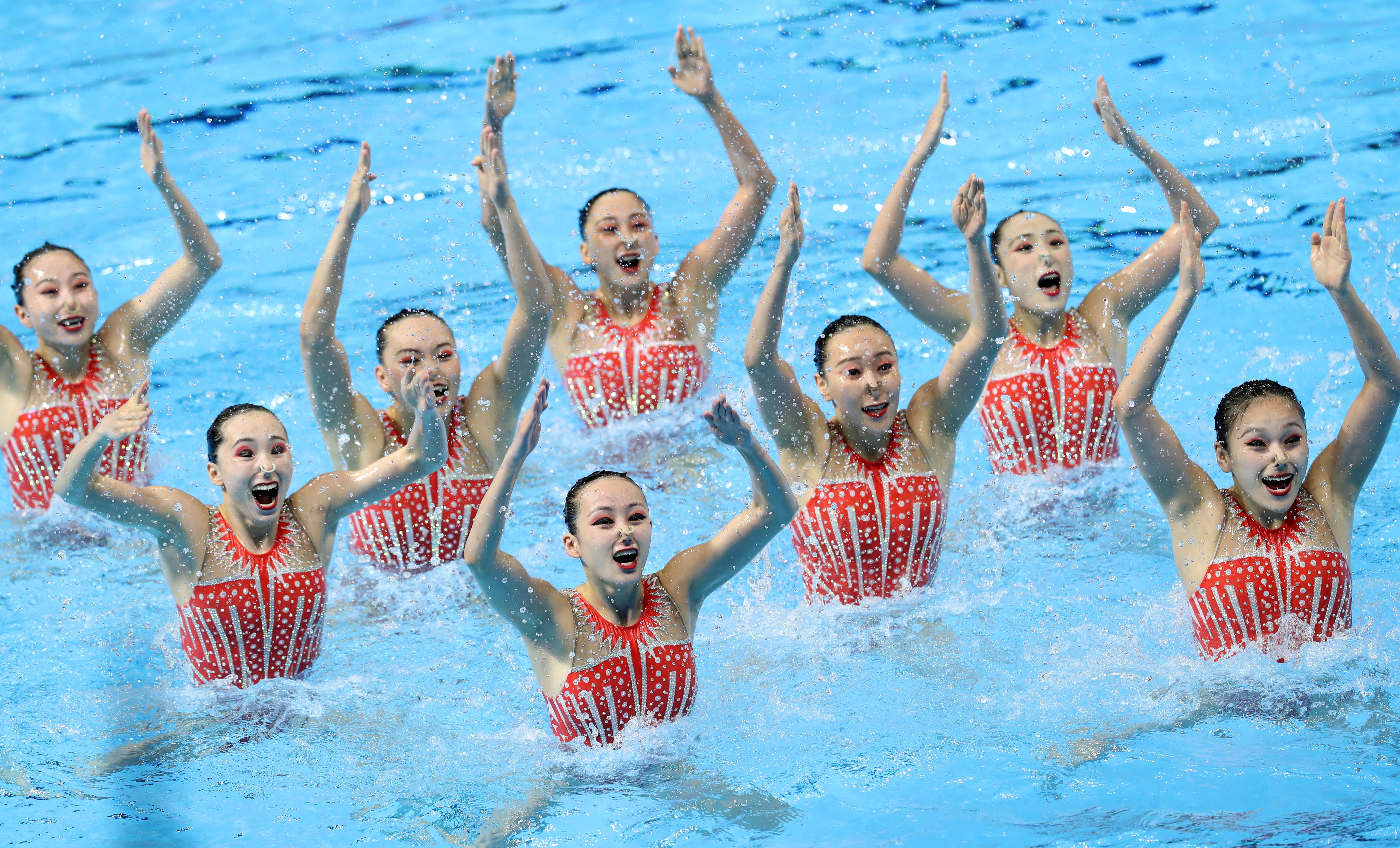 花样游泳——女子集体技术自选决赛:中国摘银