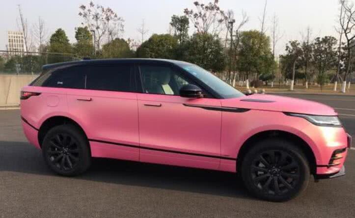 土豪花百万提了辆粉色路虎,都以为是送女友,其实是母亲节礼物