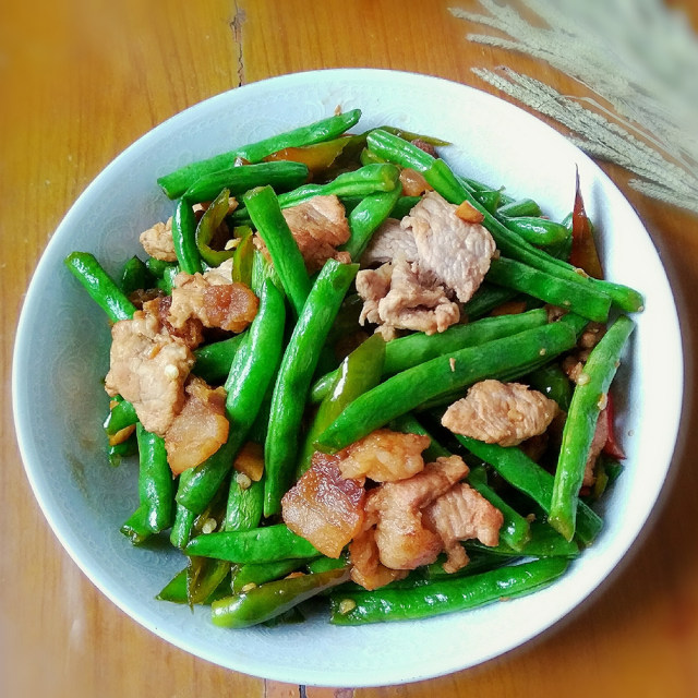 四季豆炒油渣,香脆营养入味,太下饭了