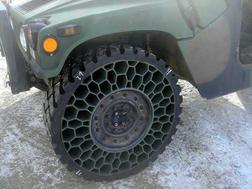 中国军用轮胎性能如何?强度远超普通钢,高爆炸药攻击也无效