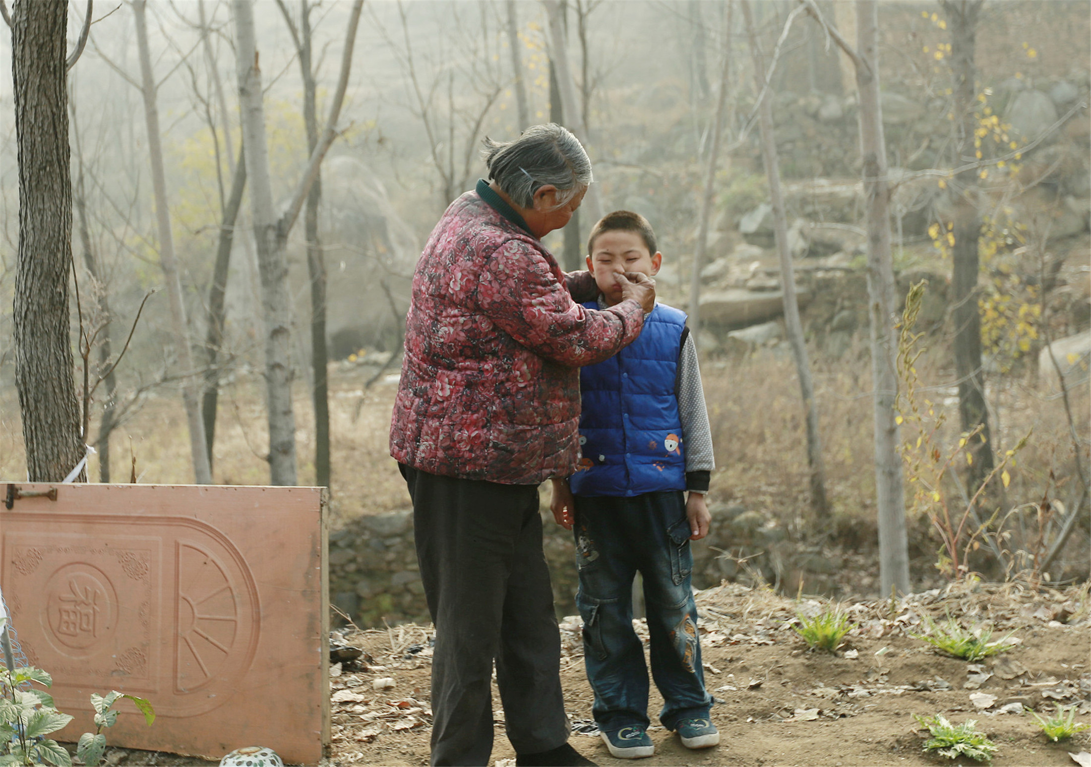 "老伴去世早,我大儿子没了,小儿子不回家,好好的家现在四分五裂.