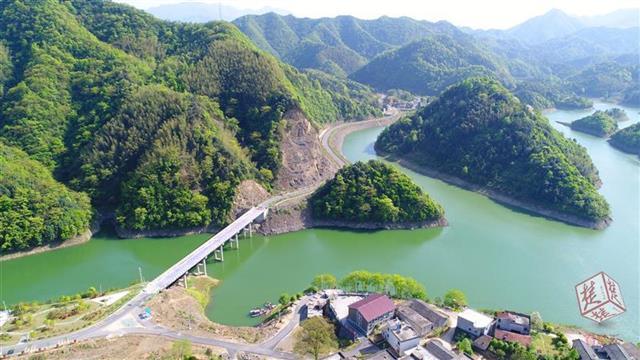 湖北幕阜山旅游公路美如画