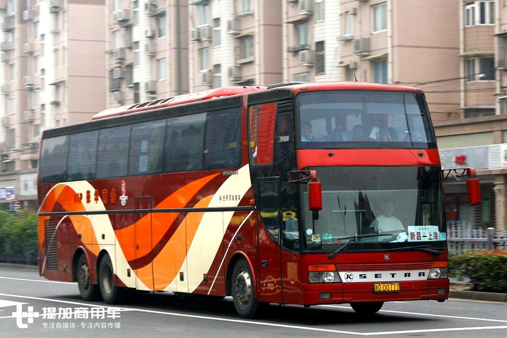 层半大巴也将退出历史舞台,当年最火的安凯凯斯鲍尔豪华大巴实拍