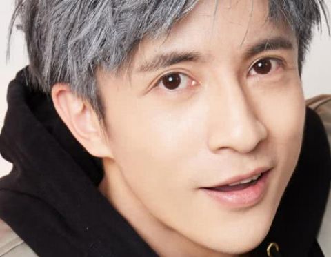 薛之谦帮李小璐洗头 看手看出来人品