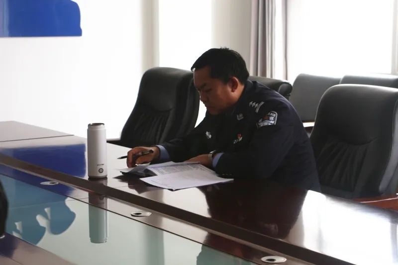 腾格里公安分局党委书记,局长钟国华主持召开公安厅挂牌督办案件侦查