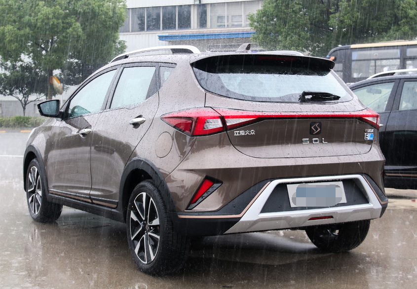 采用了颜色多元化的设计的sol e20x基本型