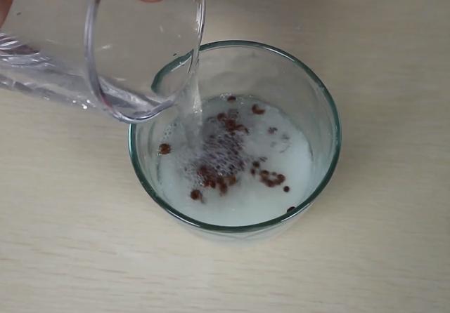 用花椒灭蚊子比蚊香还厉害,不用点蚊香,房间一只蚊子都不敢来