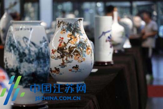 景德镇十大瓷厂精品瓷器亮相南京