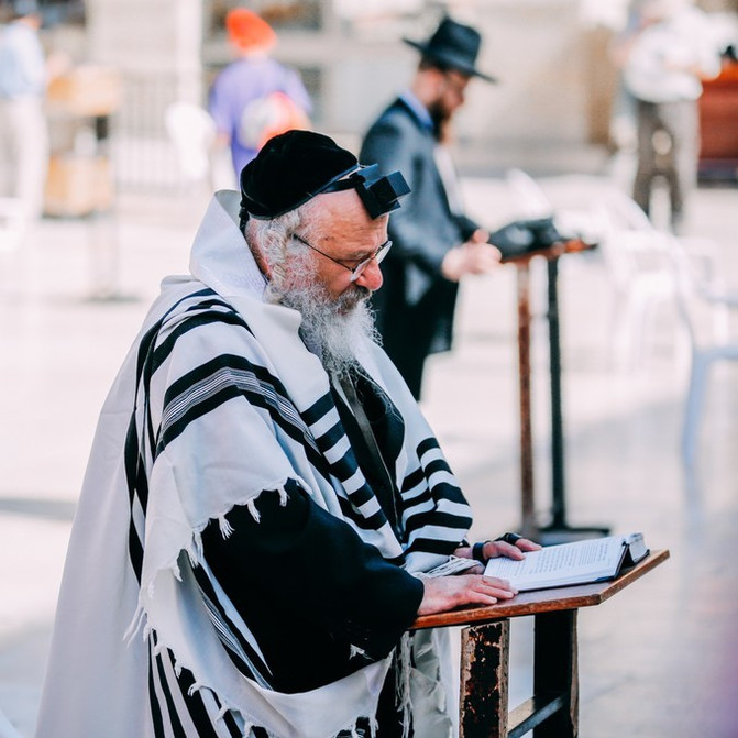 图为祷告的犹太教人民
