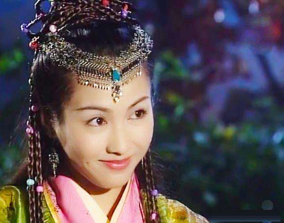 《倚天》也有bug?张无忌脸上就抹了点香灰 赵敏为啥就认不出了?