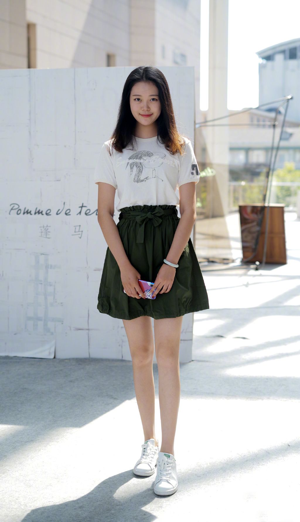 街拍:美女小清新的穿搭,得体大方,时尚有型!值得收藏!