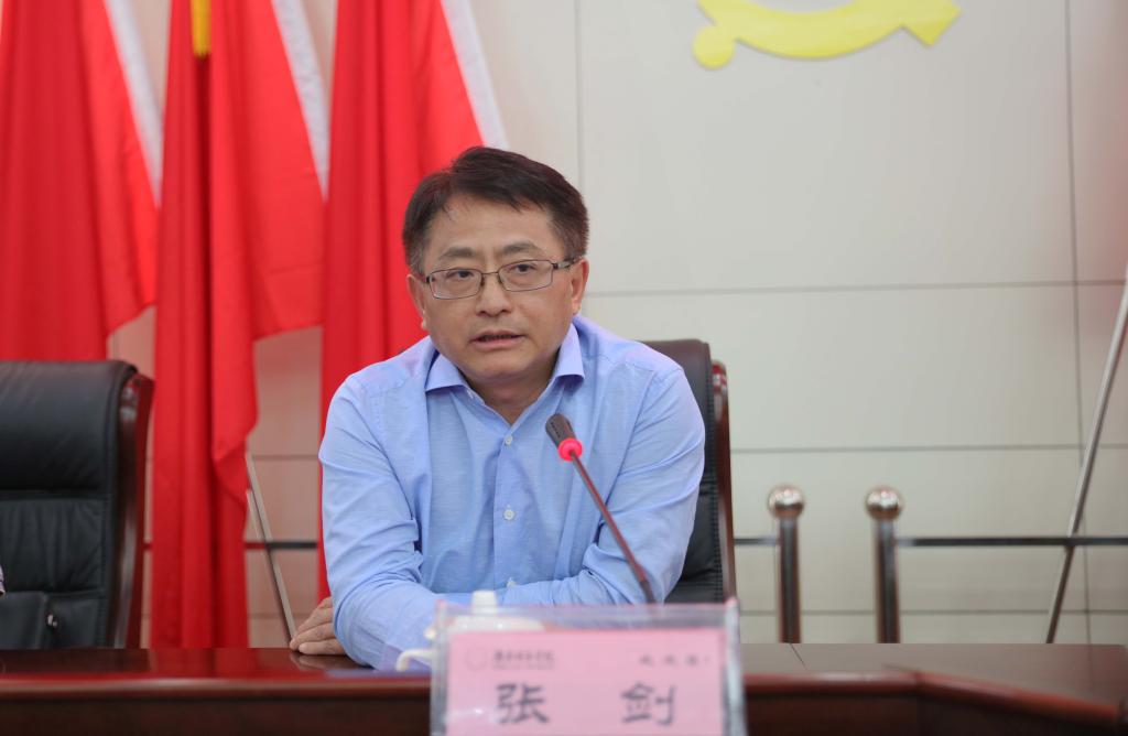 远大科技集团的张跃说是张跃,远大住工的张剑说是张剑.