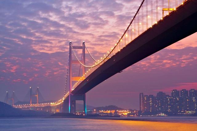 港珠澳大桥(中国境内连接香港,珠海和澳门的跨海大桥)