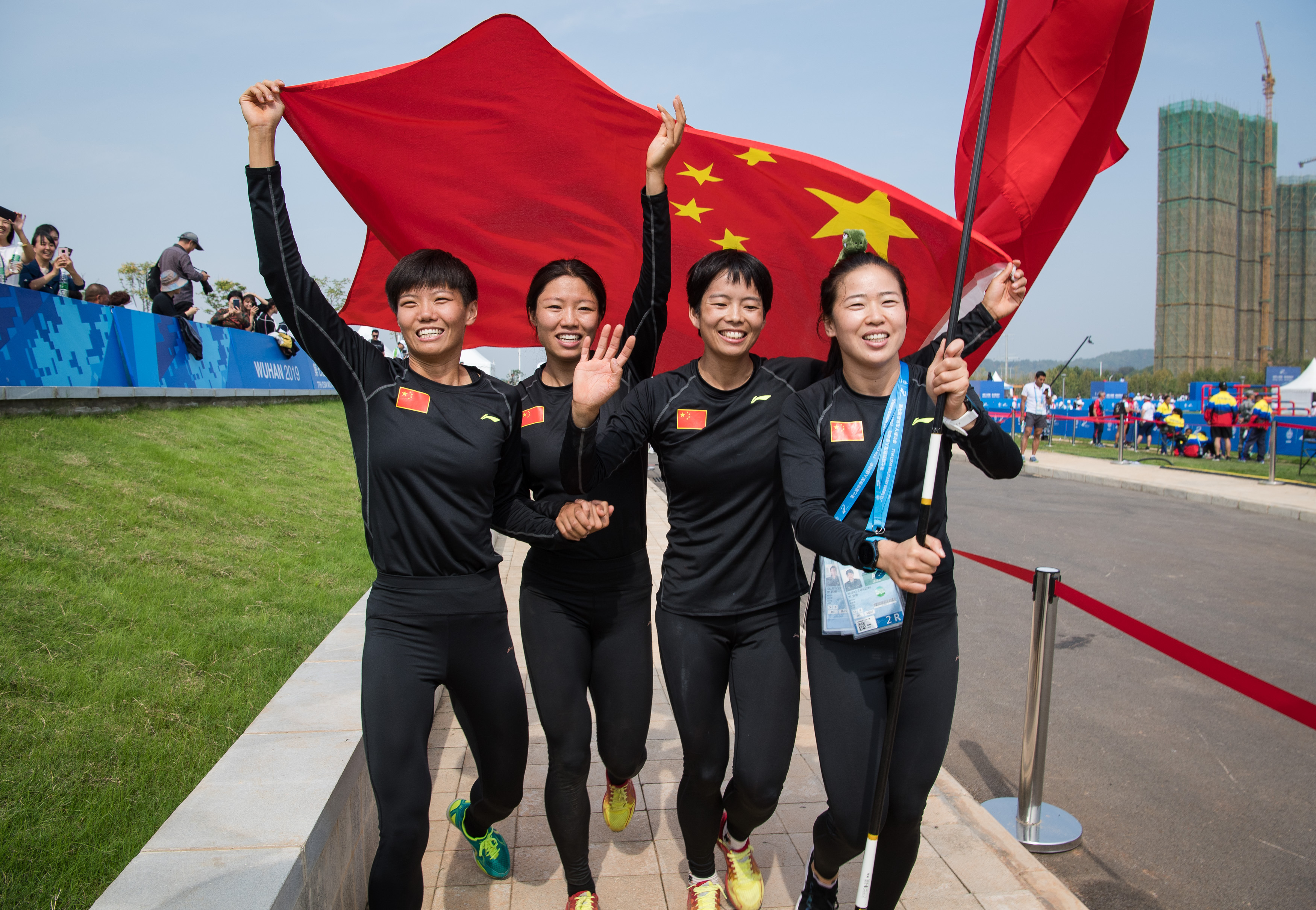 军事五项——女子障碍跑接力:中国队夺冠(2)