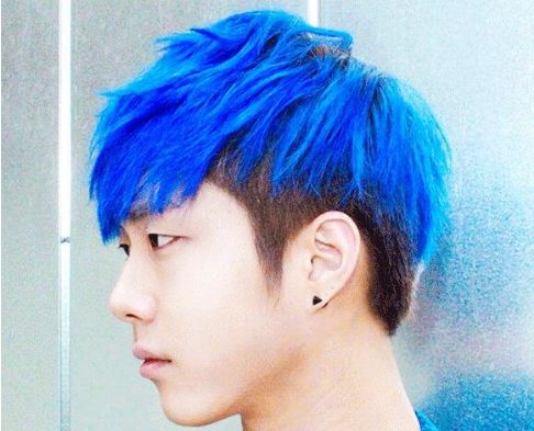 男生,挑染蓝色齐刘海发型,有的就是个性气质!