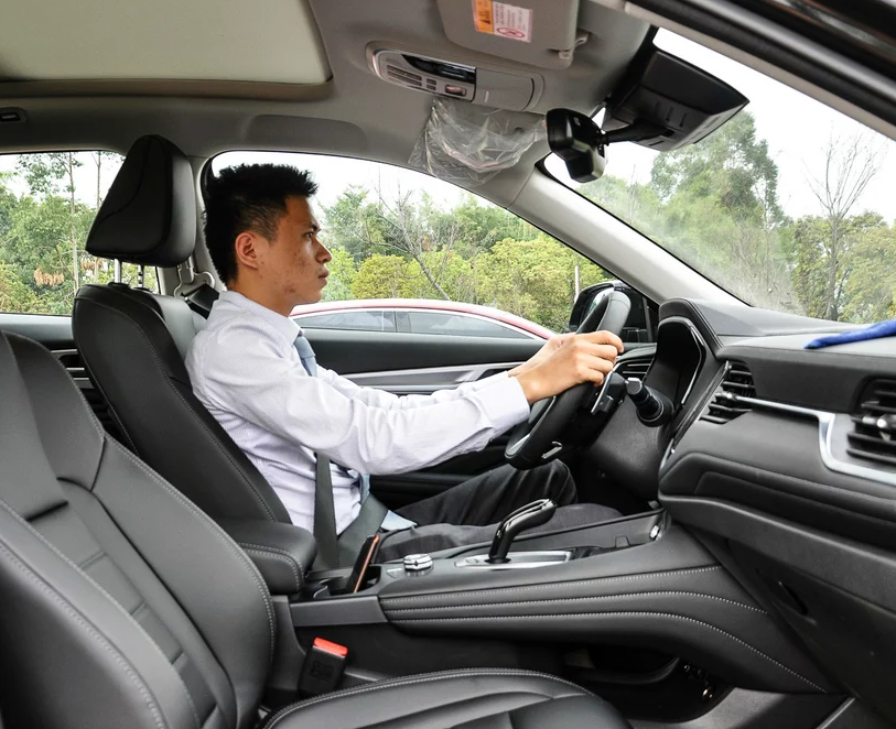 长城汽车-哈弗h6的观赏,惹人注目的外观,看起来运动范十足