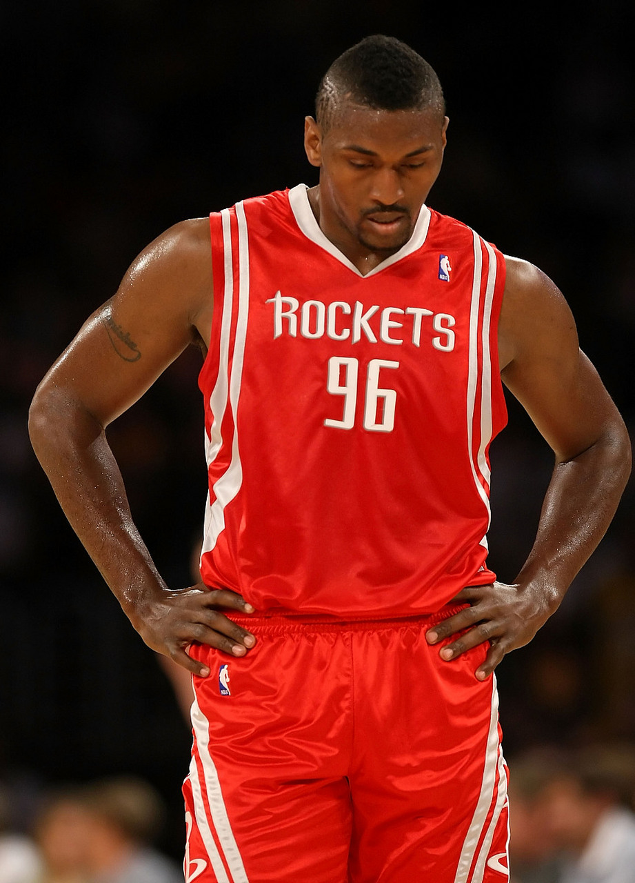 阿泰斯特是一名非常强悍的防守球员,2003至2004赛季,野兽代表印第安纳