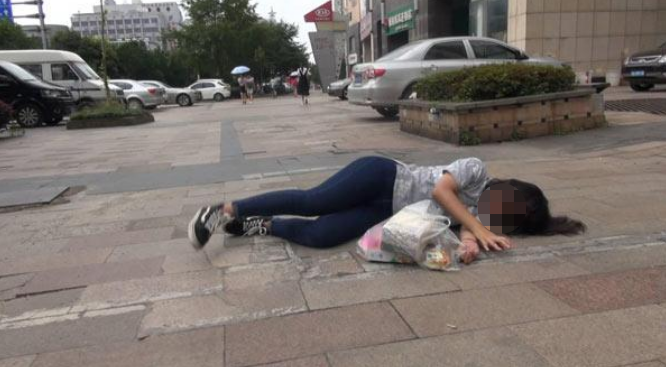 路边晕倒被民警救起,女子寻找恩人一年半:他公主抱的样子超帅!