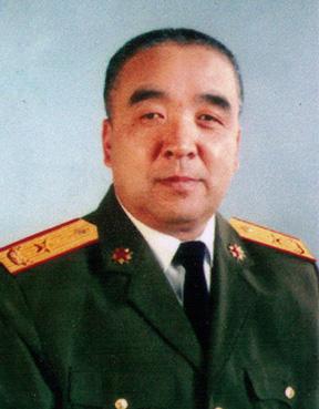 曾任23集团军军长,黑龙江省军区司令员1988年被授予少将军衔