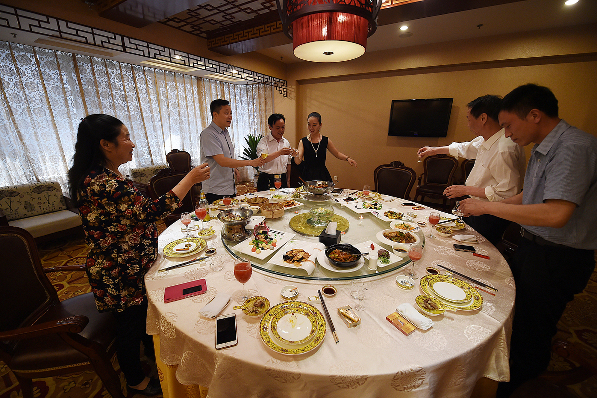 陪公司大领导吃饭,没有想到引用《天道》丁元英的几句话,竟然被大领导