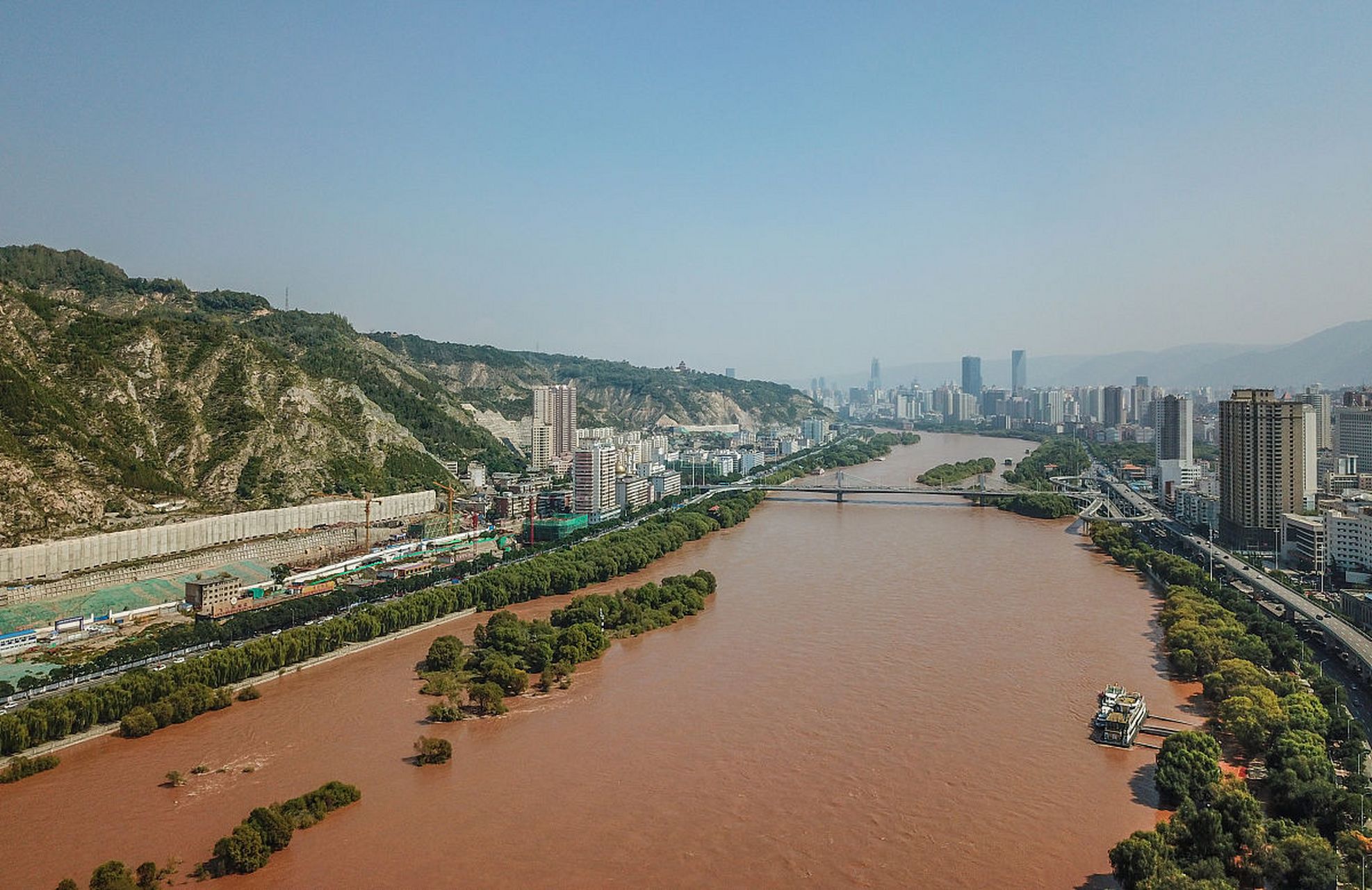 今天,我身处美丽的兰州,身处在这座城市,我才能真正感受到黄河的磅礴