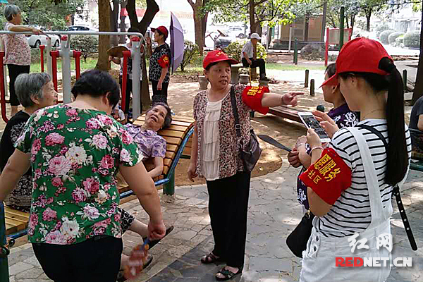 "湖南好人"李华香:"铁姑娘"的公益生涯